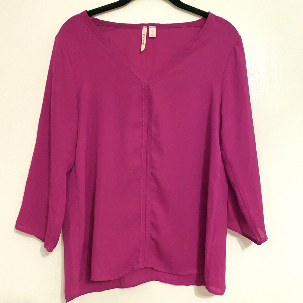 EUC Francescas Long Sleeve V Neck Magenta Blouse
